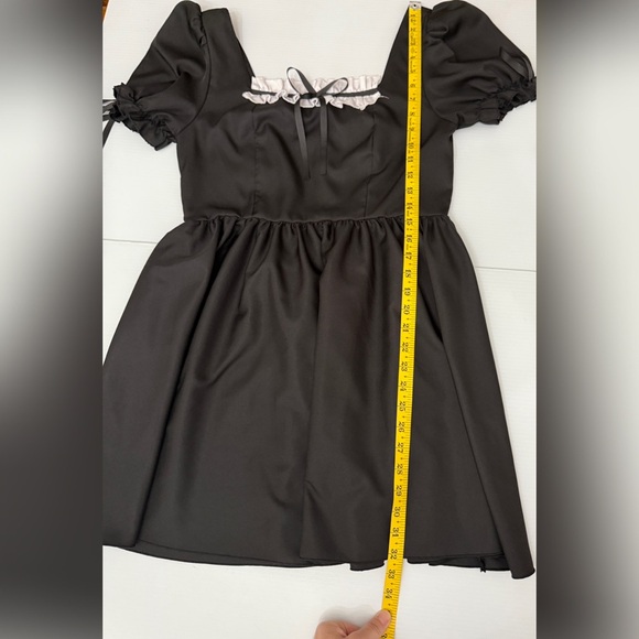 Sexy Elegant Maid Black Dress with Puff Sleeves and White Accents - Picture 6 of 7